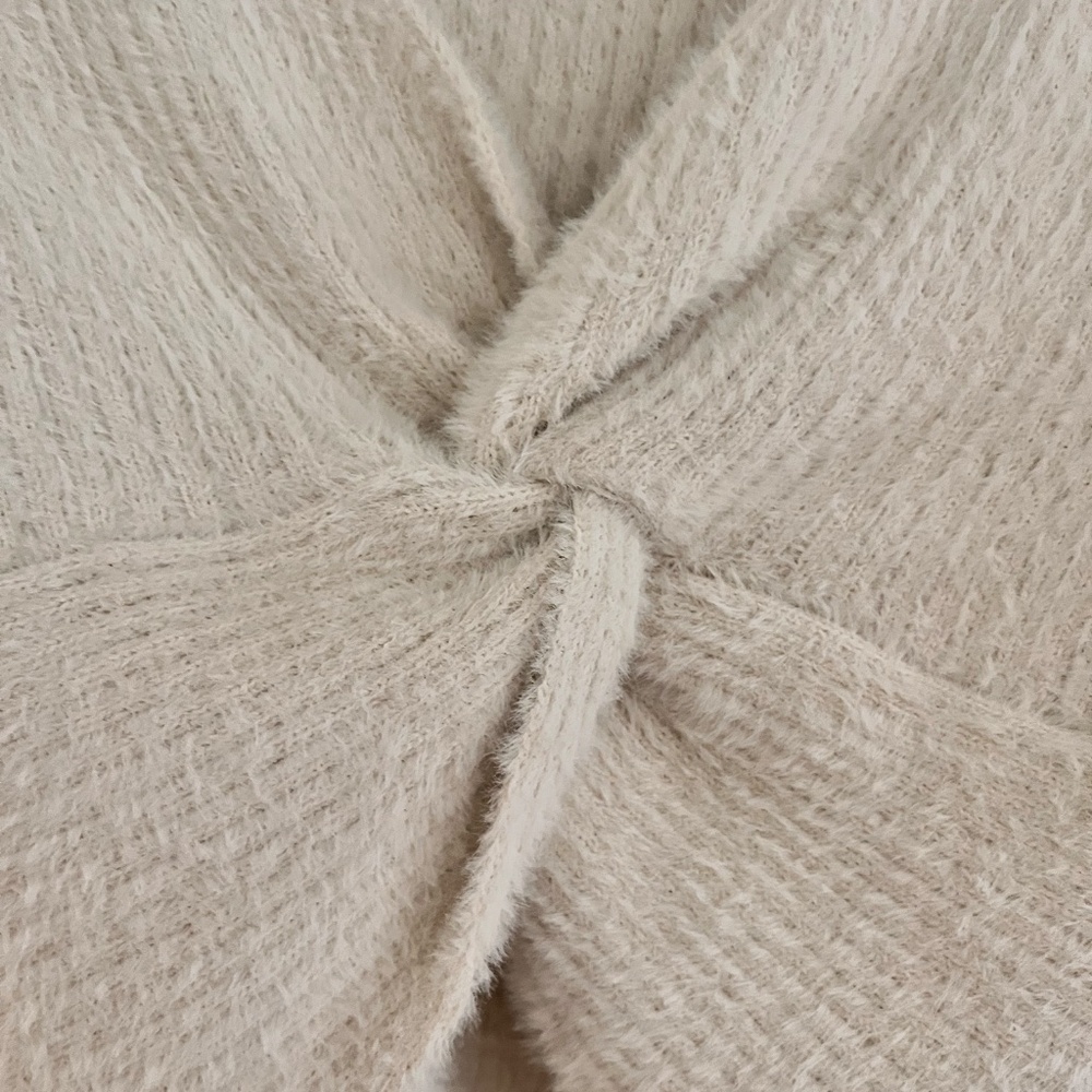 sweater - Picture 3 of 4